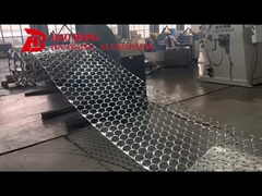 Fabryka produkuje małe aluminium kręgi
