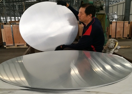 Duże, polerowane, okrągłe, aluminiowe blachy 1070 - lekkie naczynia kuchenne są ekonomiczne