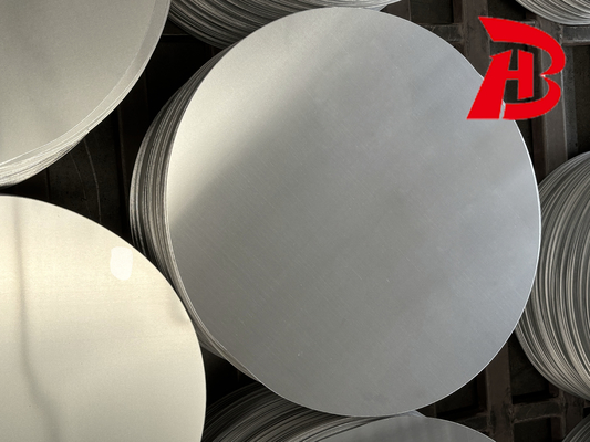 Najwyższa jakość 1050 1060 1070 1100 3003 8011 Wafer aluminiowy do naczyń kuchennych Dekoracja Światło pokrycie pokrycie słoneczne