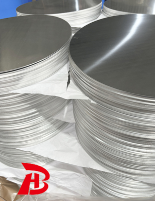 Najwyższa jakość 1050 1060 1070 1100 3003 8011 Wafer aluminiowy do naczyń kuchennych Dekoracja Światło pokrycie pokrycie słoneczne