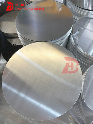 1050/1060/1070/1100 Aluminiowe okrągłe wycieki Srebrna powłoka do garnków i patelni