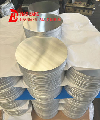 Gładka powierzchnia wysokiej płaskości aluminium Disc 1050 1060 3003 Stop, 0,3 ‰ 6 mm grubości, Custom Size Aluminium Blank dla pokrywy lampy i garnki