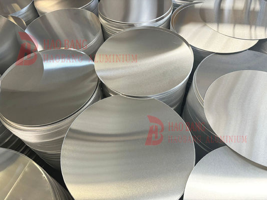 Gładka powierzchnia wysokiej płaskości aluminium Disc 1050 1060 3003 Stop, 0,3 ‰ 6 mm grubości, Custom Size Aluminium Blank dla pokrywy lampy i garnki