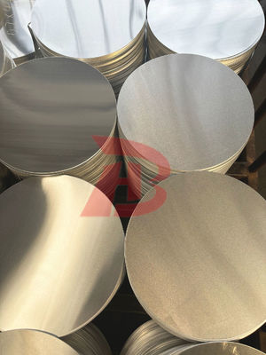 Aluminiowa blacha okrągła do naczyń kuchennych, średnica 80 - 1100 mm, grubość 0,5 - 6 mm. Dostępna w magazynie fabrycznym.