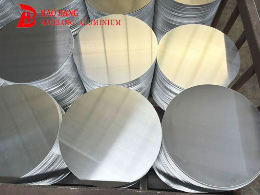 Gładka powierzchnia wysokiej płaskości aluminium Disc 1050 1060 3003 Stop, 0,3 ‰ 6 mm grubości, Custom Size Aluminium Blank dla pokrywy lampy i garnki