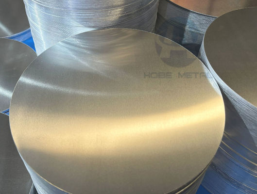 Gładka powierzchnia wysokiej płaskości aluminium Disc 1050 1060 3003 Stop, 0,3 ‰ 6 mm grubości, Custom Size Aluminium Blank dla pokrywy lampy i garnki