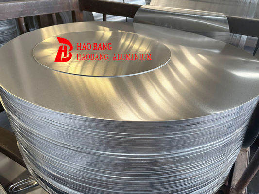 Zastosowany rozmiar Koło aluminiowe 0,3-6 mm Grubość 100-1000 mm Prężnica CC DC Materiał 1050 1060 3003 Stop odporny na pęknięcia Głębokie rysunek do naczyń kuchennych i nakładek na lampę