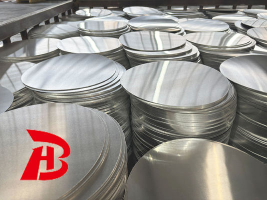 Gładka powierzchnia wysokiej płaskości aluminium Disc 1050 1060 3003 Stop, 0,3 ‰ 6 mm grubości, Custom Size Aluminium Blank dla pokrywy lampy i garnki