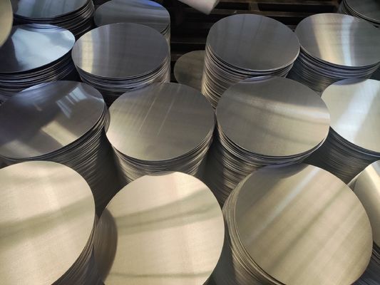 Gładka powierzchnia wysokiej płaskości aluminium Disc 1050 1060 3003 Stop, 0,3 ‰ 6 mm grubości, Custom Size Aluminium Blank dla pokrywy lampy i garnki