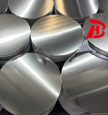 Gładka powierzchnia wysokiej płaskości aluminium Disc 1050 1060 3003 Stop, 0,3 ‰ 6 mm grubości, Custom Size Aluminium Blank dla pokrywy lampy i garnki