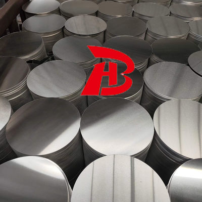 Gładka powierzchnia wysokiej płaskości aluminium Disc 1050 1060 3003 Stop, 0,3 ‰ 6 mm grubości, Custom Size Aluminium Blank dla pokrywy lampy i garnki