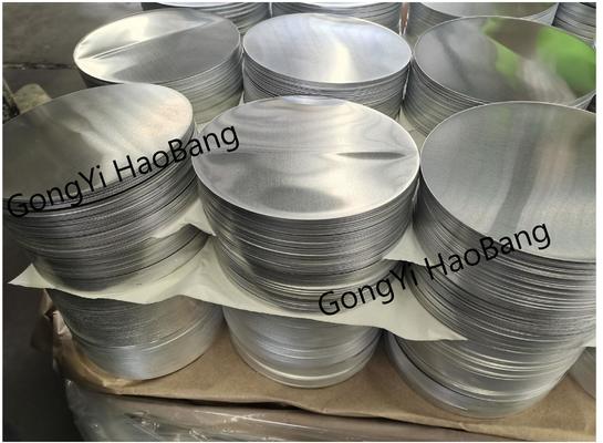 Gładka powierzchnia wysokiej płaskości aluminium Disc 1050 1060 3003 Stop, 0,3 ‰ 6 mm grubości, Custom Size Aluminium Blank dla pokrywy lampy i garnki