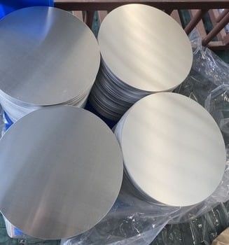 Dostosowany 80-1600 mm średnica Aluminiowy okrąg z 0,3-6 mm grubości i doskonałą wydajnością mechaniczną