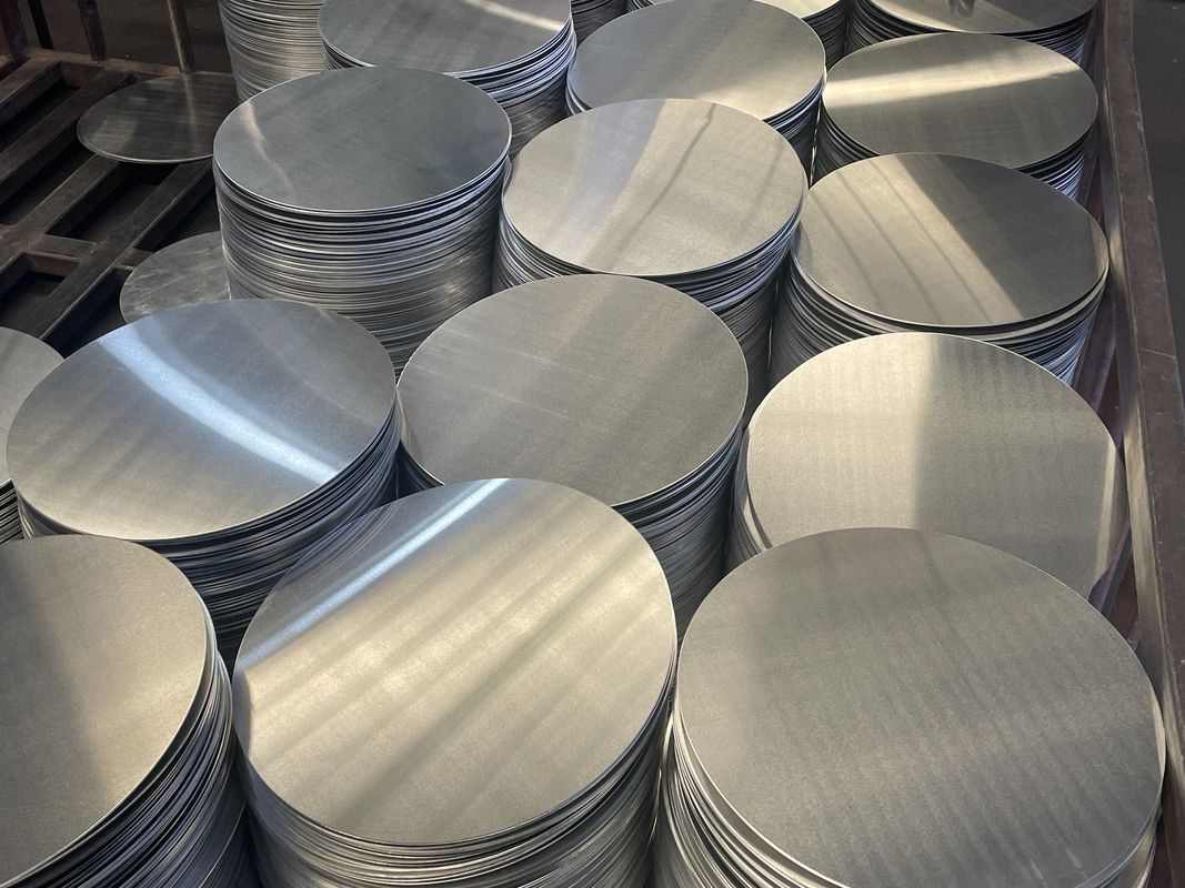 Gładka powierzchnia Wysokiej płaskości Aluminiowy dysk 0,3 ∼6 mm grubość Custom Size Aluminium Blank for Lamp Cover & Pots