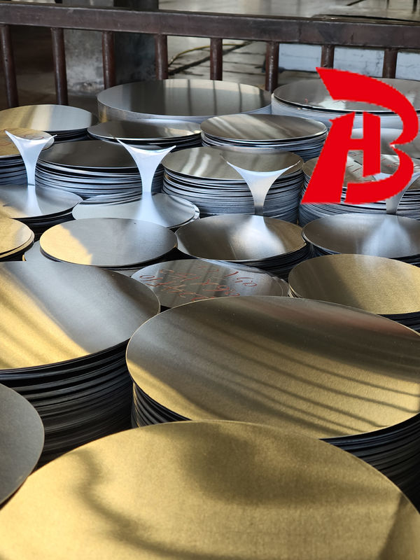 1050 1060 Aluminiowy okrąg CC DC Materiał O H12 Temperatura Głębokie pociąganie Wyzbrojenie na pęknięcia dysku do garnków i patelni