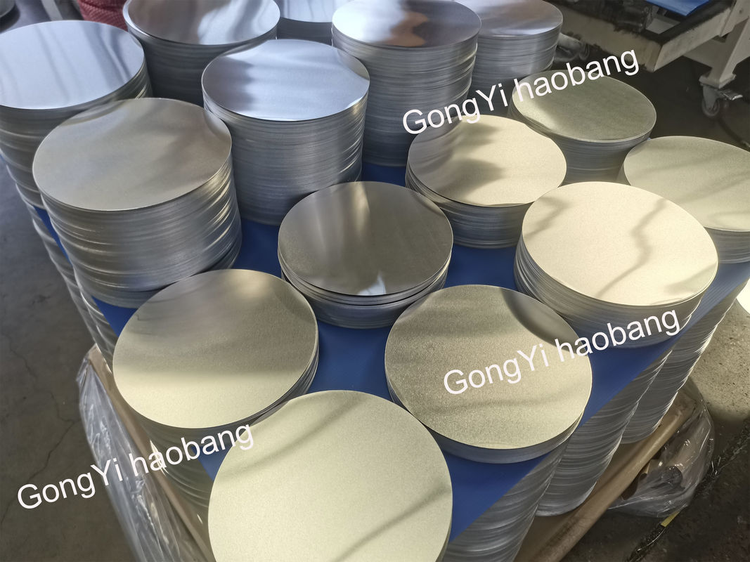 Gładka powierzchnia wysokiej płaskości aluminium Disc 1050 1060 3003 Stop, 0,3 ‰ 6 mm grubości, Custom Size Aluminium Blank dla pokrywy lampy i garnki